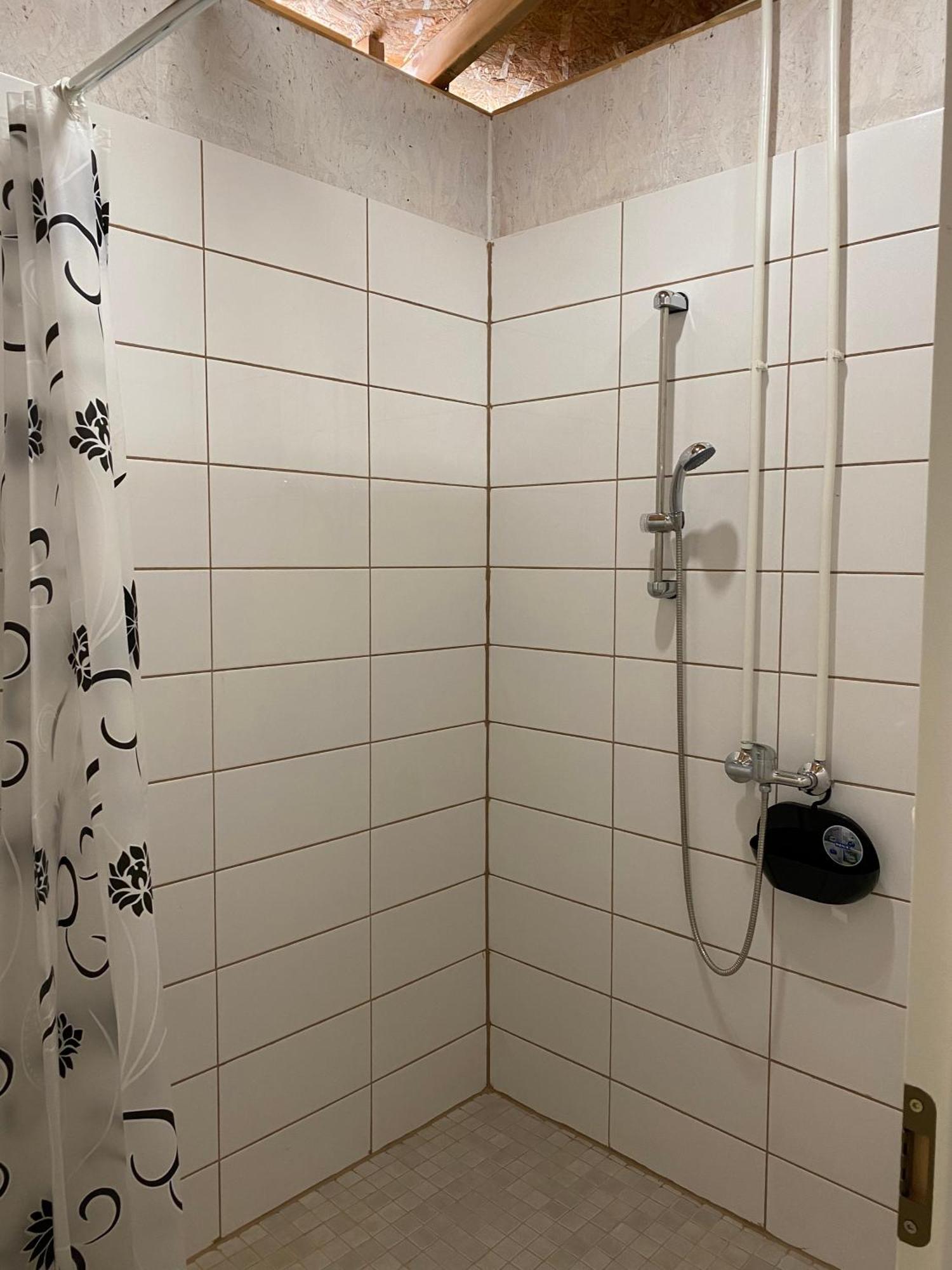 Marika Puhkekuela - Metsanurga Oeoemaja "Shared Bathroom" Nova Zewnętrze zdjęcie